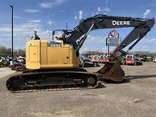 2015 John Deere 245G LC