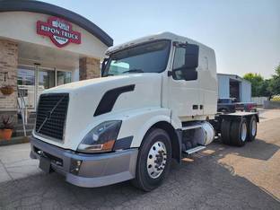 2005 Volvo VNL64T430