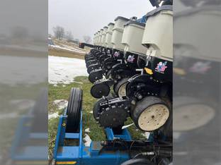 2008 Kinze 3600V