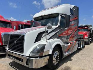 2011 Volvo VNL64T670