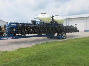 2024 Kinze 3665