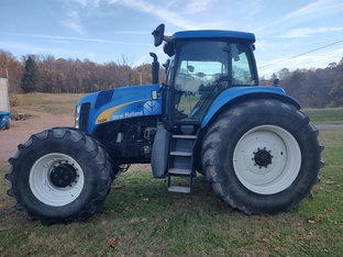 New Holland TG285