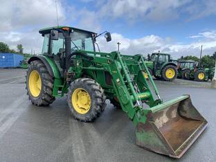 2015 John Deere 5100M