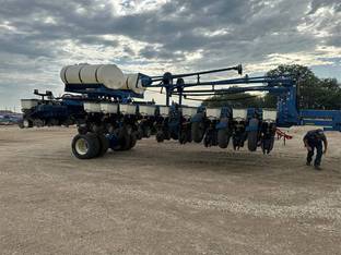2009 Kinze 3800