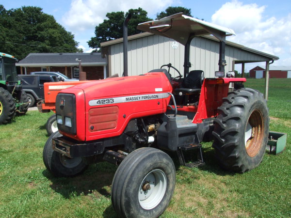 Massey-Ferguson 4233 Tractor (24350135) Larry Brown Equipment STANFORD ...