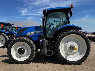 2023 New Holland T7.210