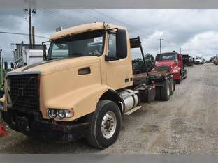 2002 Volvo VHD64B200