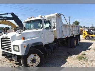 2003 Mack RD690S