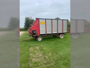 Forage King 16' Chopper Box With 8 Ton Running Gear, Green Front
