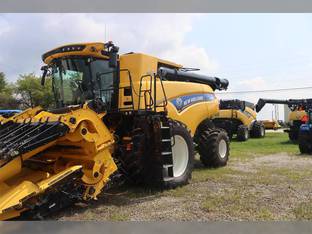 New Holland CR8.90