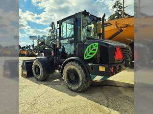 2018 Caterpillar 906M