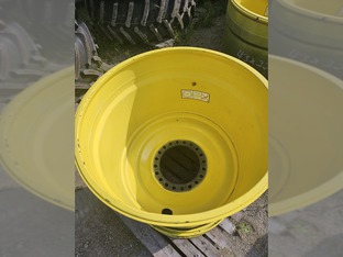 John Deere 44x32 wheels