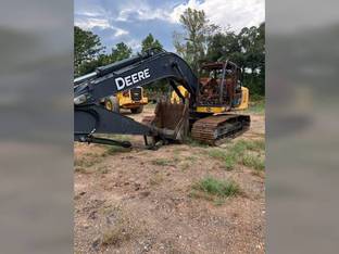 2021 John Deere 210G LC