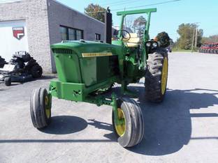 John Deere 2520