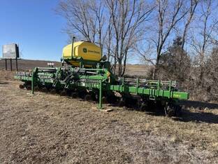 2023 John Deere 1725 CCS