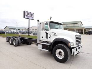 2013 Mack GU713
