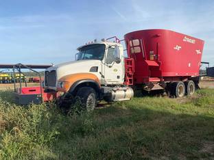 2005 Mack CV713