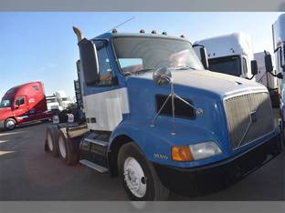 1999 Volvo VNM64T200
