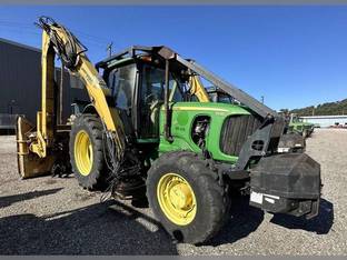 2011 John Deere 7130