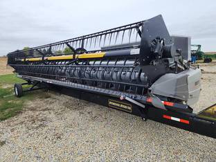 2010 Gleaner 8200