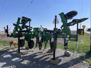 2023 Unverferth ZONEBUILDER 132