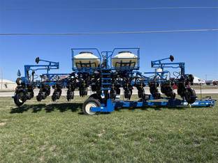 2024 Kinze 3605