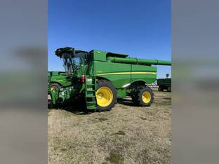 2023 John Deere S790