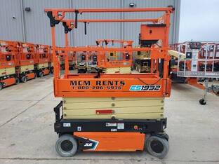 2024 JLG ES1932