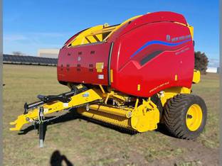 2023 New Holland Roll-Belt™ Round Balers 560