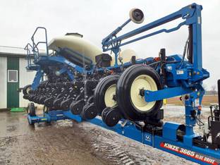 2022 Kinze 3665