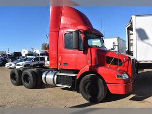 2013 Volvo VNM64T200