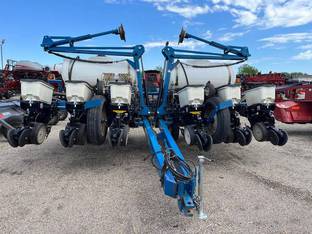 2008 Kinze 3200