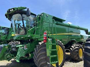 2023 John Deere S790