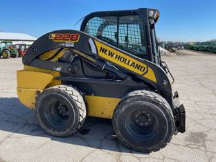2021 New Holland L228