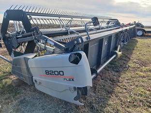 2008 Gleaner 8200