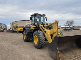 2024 Komatsu WA320-8