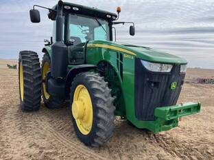 2011 John Deere 8260R