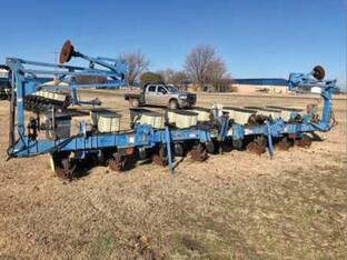 1995 Kinze 2100