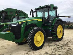 2022 John Deere 8R 230