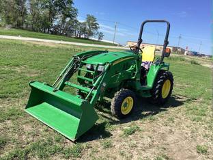2015 John Deere 3033R
