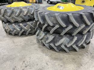 2023 John Deere 520/85R42