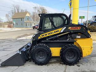 2019 New Holland L220