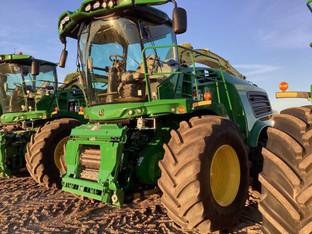 2023 John Deere 8400