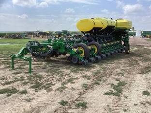 2022 John Deere 1775NT