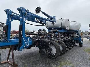 2022 Kinze 4905