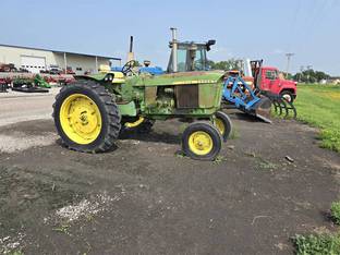John Deere 3010