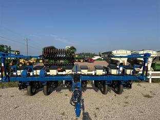 2024 Kinze 3005