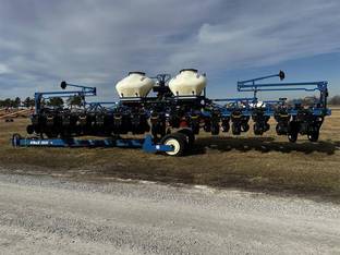 2024 Kinze 3605