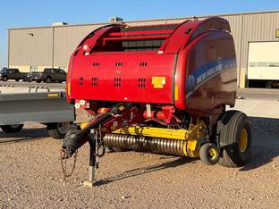 2017 New Holland Roll Belt 560 Round Baler