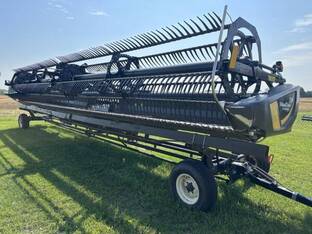 2019 MacDon Industries FD135